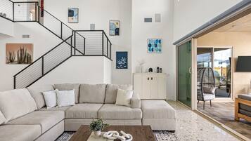 Smart-TV, Kamin, Tischtennisplatte, Stereoanlage