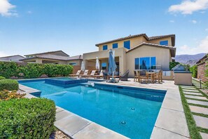 A heated pool - Desert Oasis Retreat | EV Charger, GolfCourseViews (La Quinta)