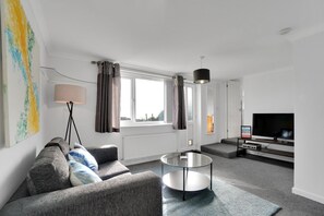 Living area - Saltdean Seaview 2 By My Getaways (Brighton)