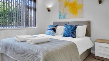 3 bedrooms, iron/ironing board, bed sheets