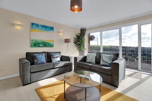 Living area - Saltdean Seaview 1 and Free Parking by My Getaways (Brighton)