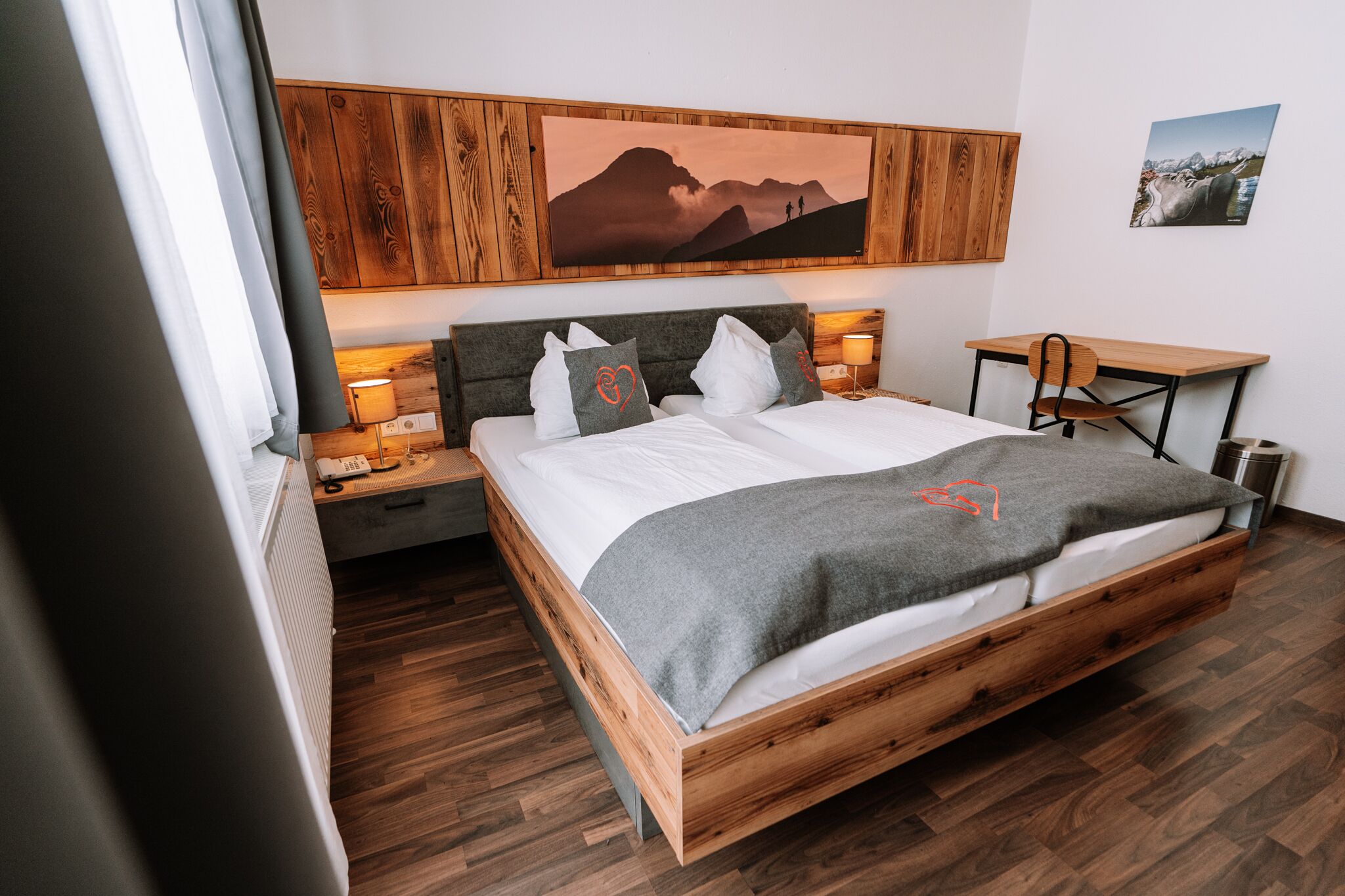 Economy tweepersoonskamer, 1 slaapkamer | Een kluis op de kamer, een bureau, verduisterende gordijnen, gratis wifi