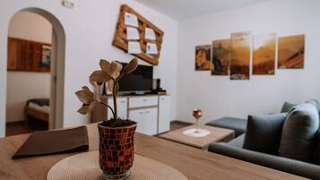 Economy Apartment | In-room safe, desk, blackout drapes, free WiFi