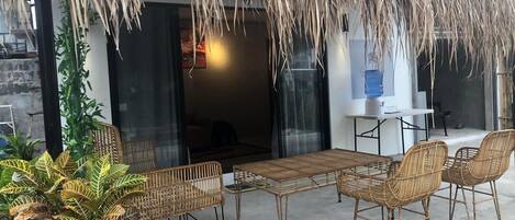 屋外ダイニングエリア