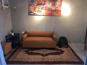 Living area - Shu's Place Moalboal (Moalboal)