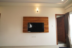 Superior Double or Twin Room | Minibar, desk, free WiFi - The Auberge - Boutique Hotel (Bengaluru)