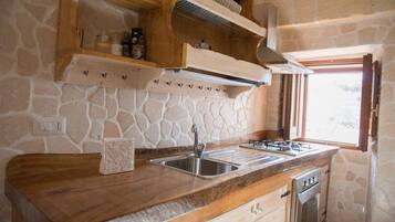 Frigorifero, forno, piano cottura, macchina per tè/caffè