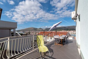 Outdoor dining - Anto - 3 bedroom apartment in Trogir (Trogir)