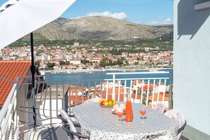 Outdoor dining - Anto - 3 bedroom apartment in Trogir (Trogir)
