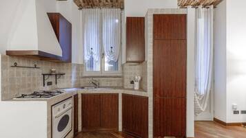 Réfrigérateur, four, plaque de cuisson, cafetiÚre/bouilloire