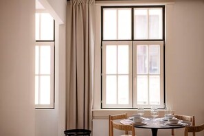 Dining - Cathedral View Apartment With Terrace (Antwerpen)