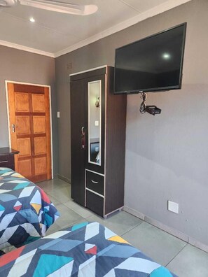 Economy Room - Suits bar restaurant and guesthouse (Merafong City)