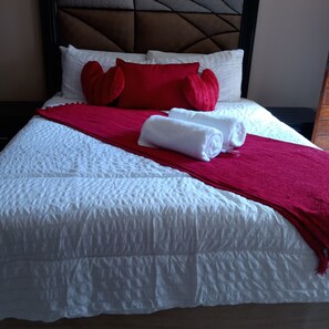 Ropa de cama hipoalergénica y escritorio 