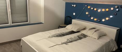 4 bedrooms, iron/ironing board, free WiFi, bed sheets