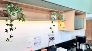 Departamento | Cocina privada | Microondas, horno, licuadora y utensilios de cocina