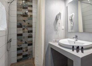 Comfort room panoramic view - Second Floor | Salle de bain