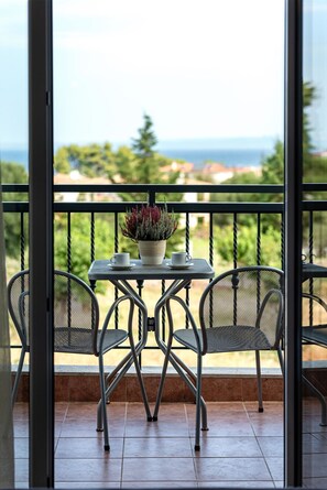 Outdoor dining -  Ampelia Hotel Kassandra (Kassandra)