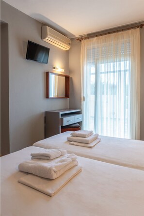 Executive Room, Ground Floor | 1 bedroom, desk, soundproofing, free WiFi