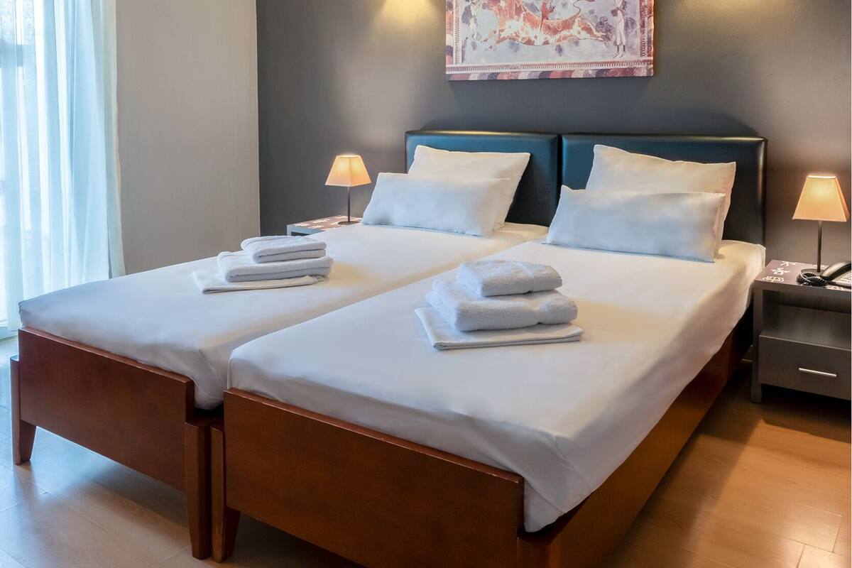 Executive Room, Ground Floor | Desk, soundproofing, free WiFi, bed sheets