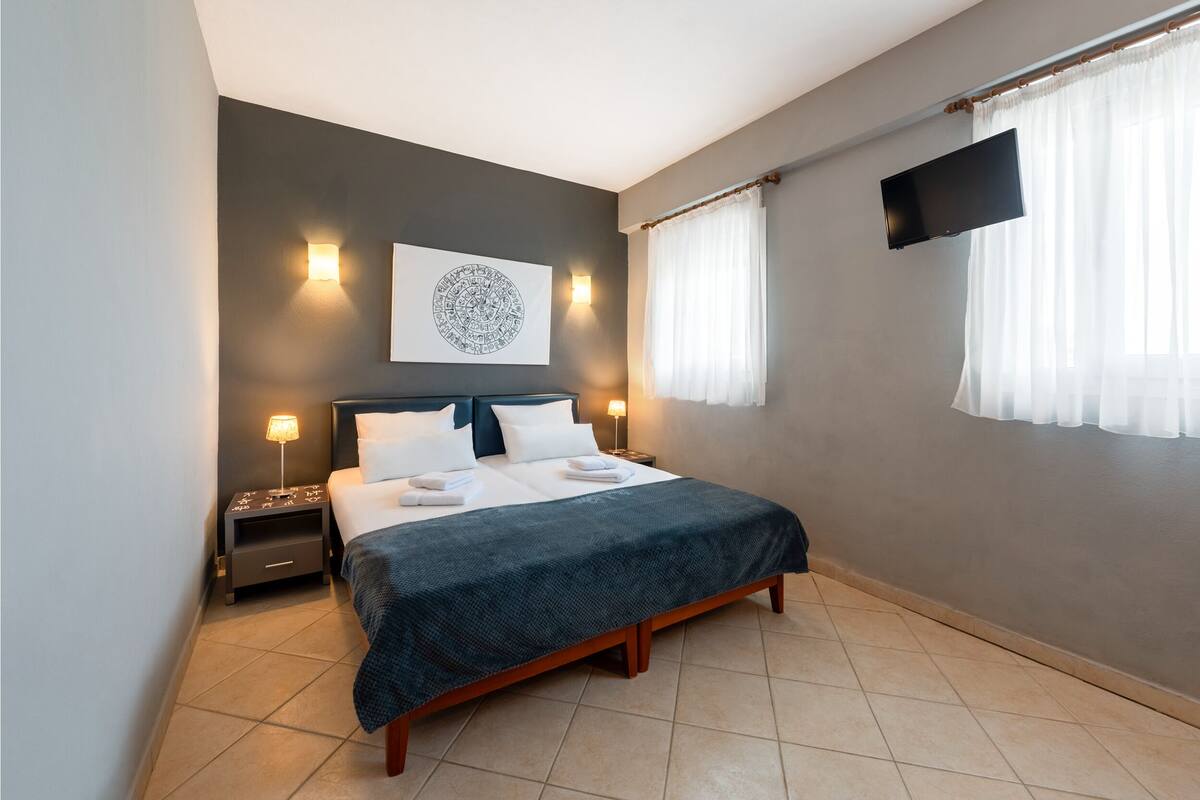 Two bedroom apartment - Panoramic View | Desk, soundproofing, free WiFi, bed sheets