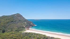 Una spiaggia nelle vicinanze