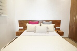 5 bedrooms, WiFi, bed sheets