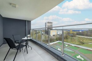 Unclassified image, 4 of 25, button