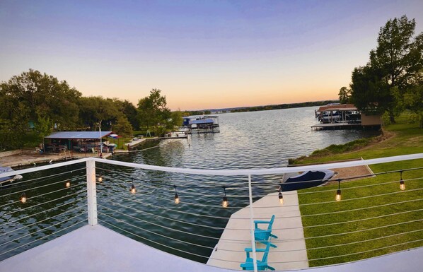 Terrace/patio - Beautiful lakefront 5 bedroom with Game room for all of the Family (Granite Shoals)