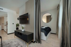 1 bedroom, desk, iron/ironing board, WiFi - Elegant apartment on Dyrekcyjna | Wroclaw (Wroclaw)