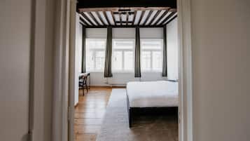 2 bedrooms, in-room safe, desk, iron/ironing board