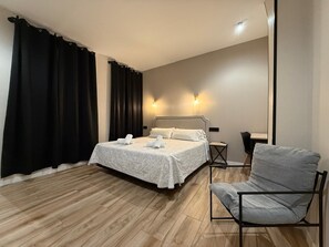 Habitación superior | 1 habitación, caja de seguridad en la habitación y escritorio 