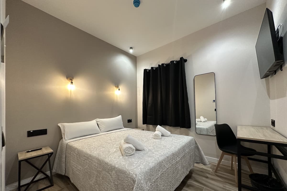 Economy Room | 1 bedroom, in-room safe, desk, laptop workspace