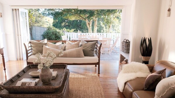 Televisión y chimenea 