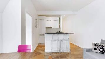 Een televisie en een kantoor