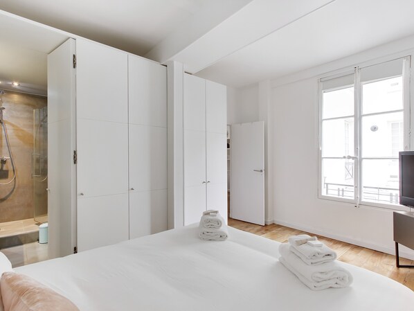 1 bedroom, iron/ironing board, travel cot, WiFi
