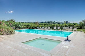 Piscina externa sazonal