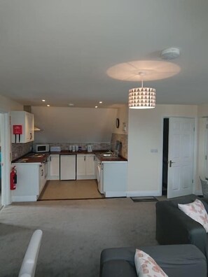 Fridge, microwave, oven, stovetop - 1 Wood Yard Cottages. 2 Bedroom, Large lounge (Long Sutton)