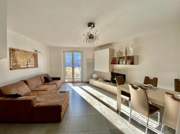 Télévision à écran plat