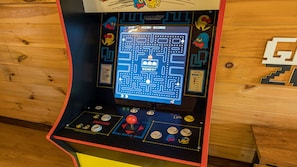 Games room - Mountain Whispers-2Bdrm, arcade gaming, pinball, foosball, hot tub, and fire-pit (Sevierville)