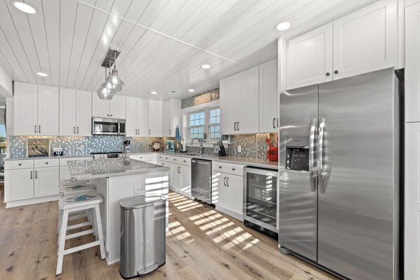 Fridge, microwave, oven, stovetop - Best of Both 5 Bedroom Inlet Front (Garden City Beach)