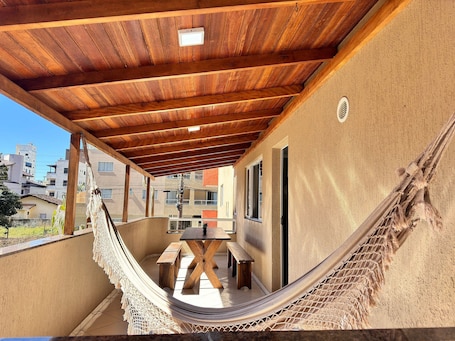 Apartment | Outdoor dining