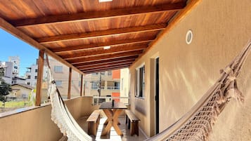 Apartment | Outdoor dining