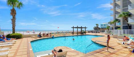 Una piscina cubierta