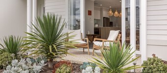 STYLISH AND CONTEMPORARY HOME WITH BEAUTIFUL COASTAL TOUCHES & TIMBER ACCENTS