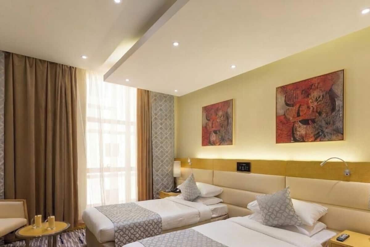 Deluxe Twin Room | Minibar, in-room safe, blackout drapes, iron/ironing board (on request)