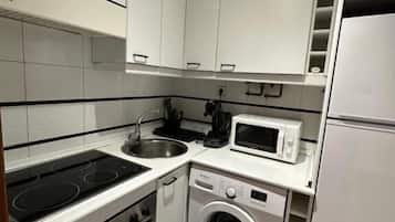 Apartamento 1 Dormitorio 3 Personas | Privékeuken | Een magnetron, een espressoapparaat, een waterkoker