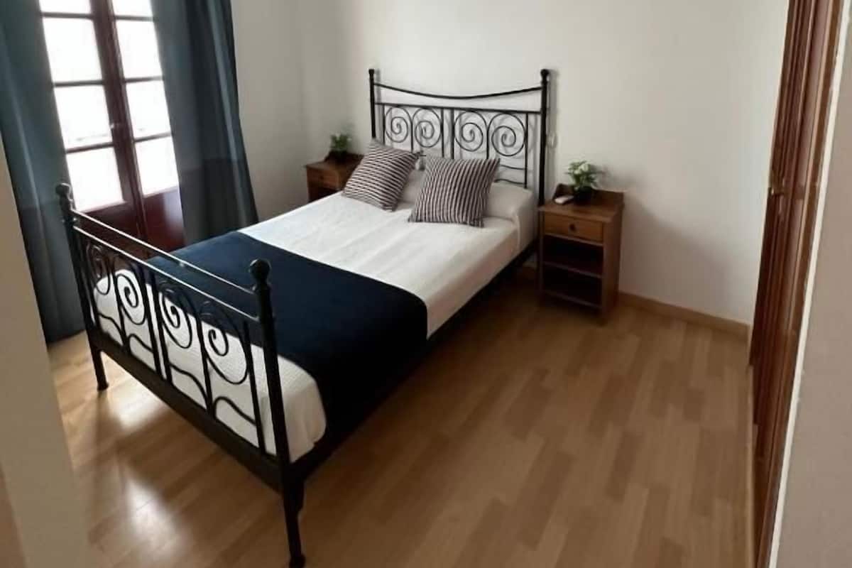 Apartamento 2 Dormitorios | 1 slaapkamer, hypoallergeen beddengoed, een kluis op de kamer
