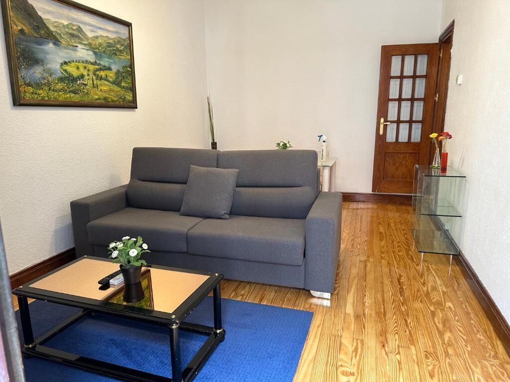 Een 55-inch smart-tv met satellietzenders