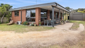 Unclassified image, 4 of 12, button - Aireys Rivermouth House (Aireys Inlet)