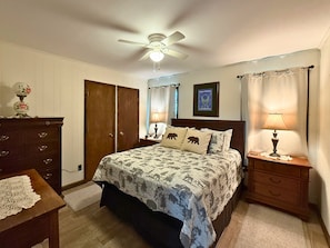 6 bedrooms, WiFi, bed sheets - Gorgeous Views from 4500 ft on Sugar Mountain. Sleeps 12 !! (Sugar Mountain)